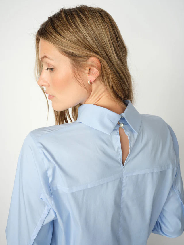 174330835MMKatalinBlouseBrunneraBlue-172470493MMDaraDecoJeansMidBlue_3.jpg