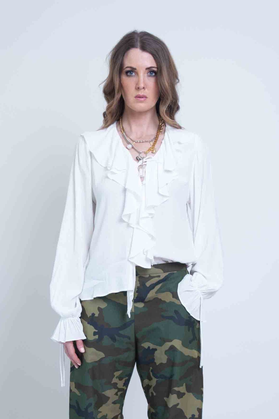 VolareblouseandCamocurvejeans.jpg